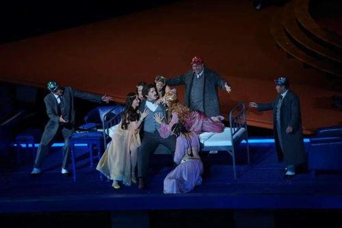 如果这个世界是一座舞台,探索现实与幻境的交织